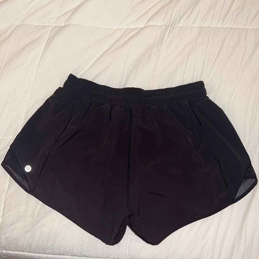 Black LuLulemon Hotty Hot 2.5 inch shorts